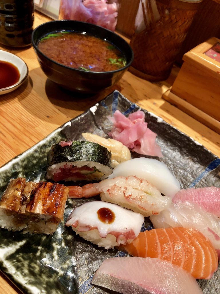 神戸を中心に 美味しいものを食べ歩いた日々の出来事などのお得な情報とトレンド情報のレビューを紹介していまブログです 神戸を食べ歩きする自由なブログ
